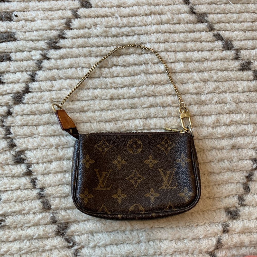 LV Mini Pochette